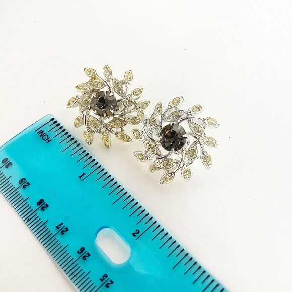Sarah Coventry Snowflake Clips Earrings Circa 1963 Designer Signed Rhinestones - Picture 3 of 3